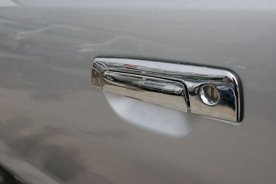 哈飞赛马车门拉手