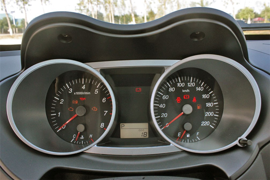 骑士 2013款 2.0L AT 智能领航型 内饰