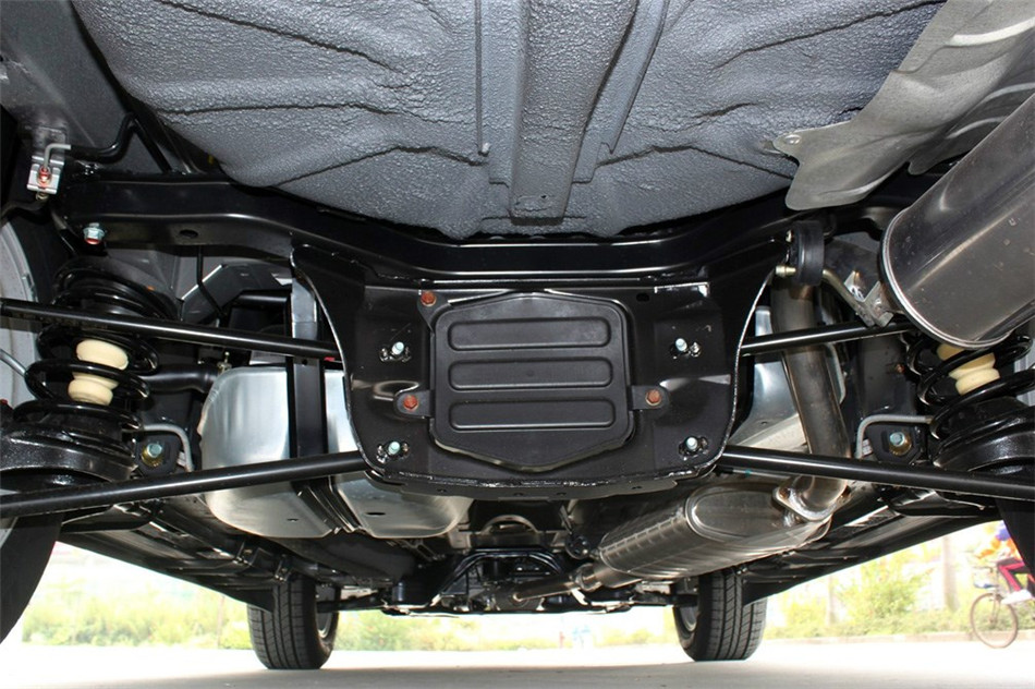 骑士 2013款 2.0L AT 智能领航型 引擎底盘