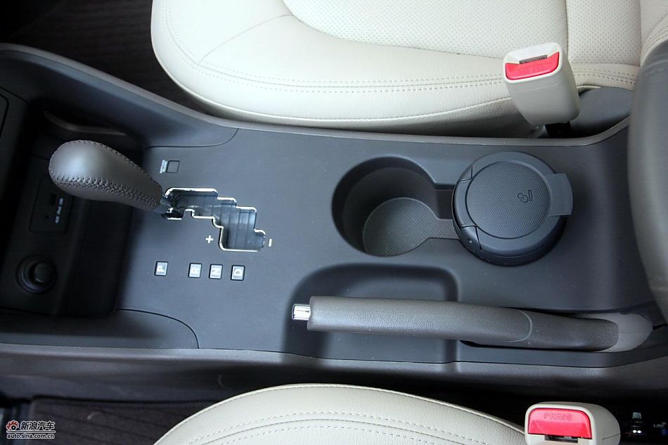 北京现代ix35内饰实拍图