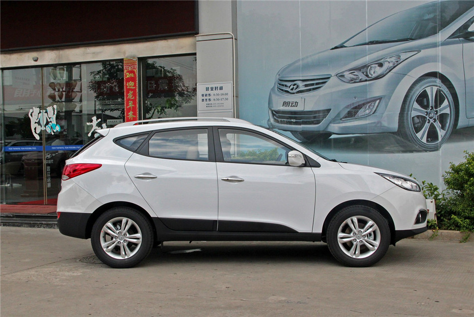 2012款北京现代ix35 2.4GLS自动两驱尊贵版