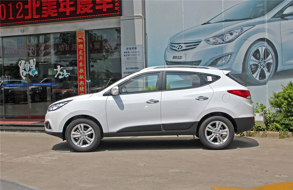 2012款北京现代ix35 2.4GLS自动两驱尊贵版