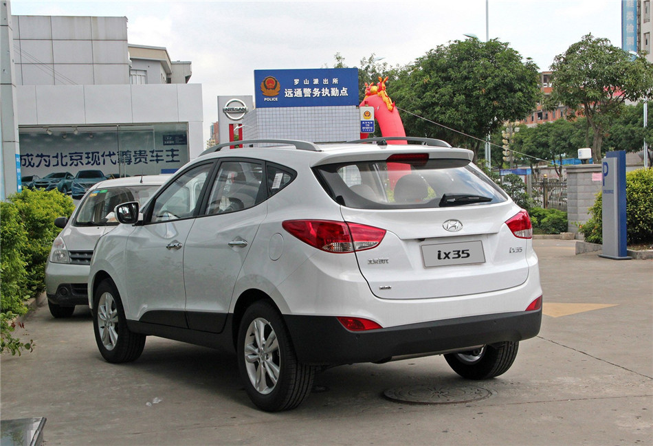 2012款北京现代ix35 2.4GLS自动两驱尊贵版