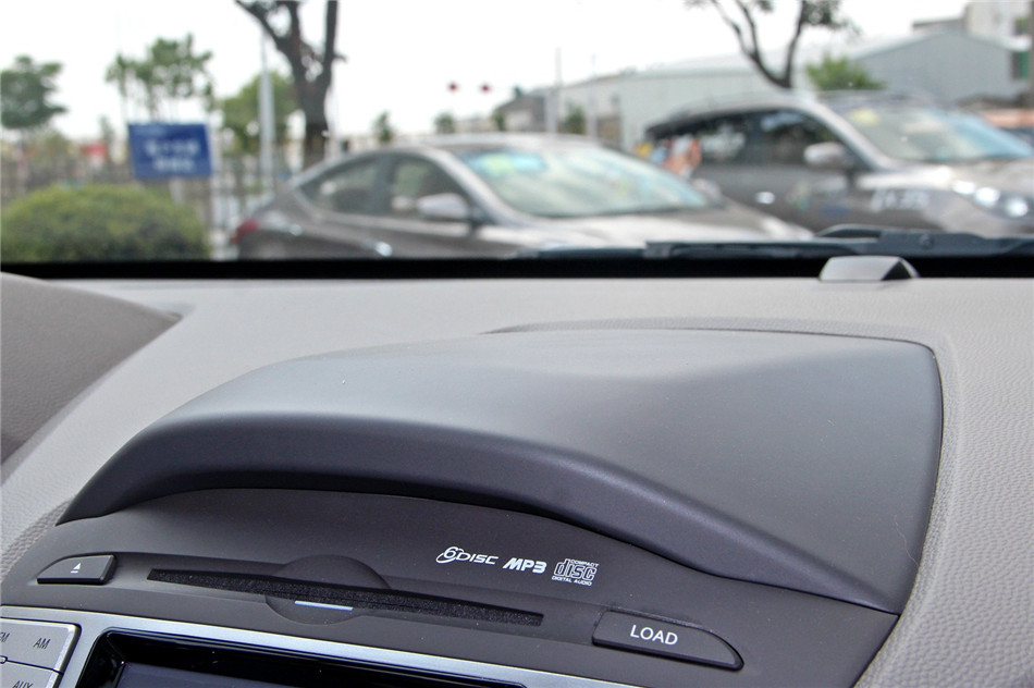 2012款北京现代ix35 2.4GLS自动两驱尊贵版