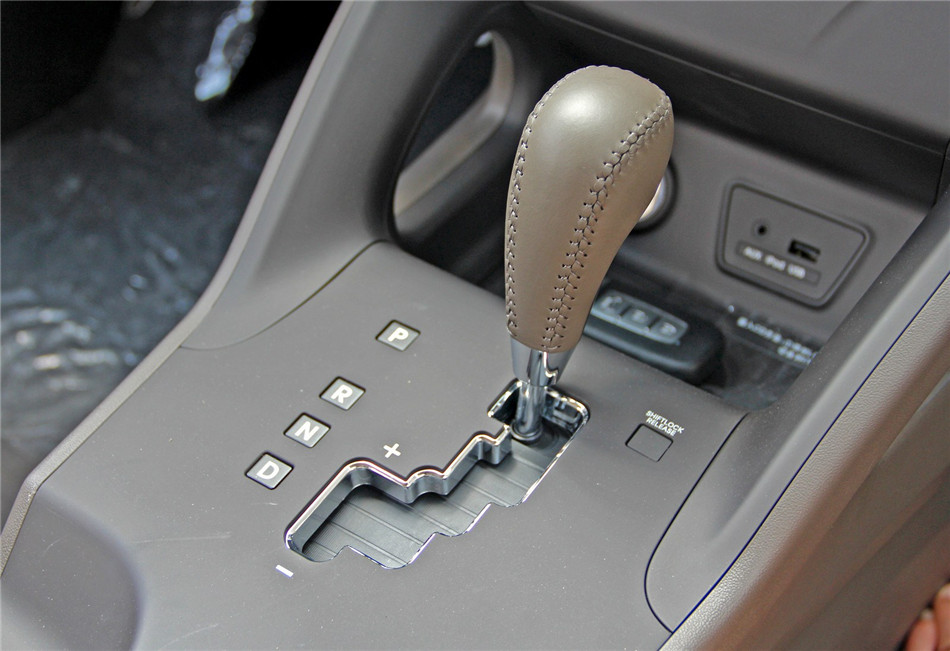 2012款北京现代ix35 2.4GLS自动两驱尊贵版