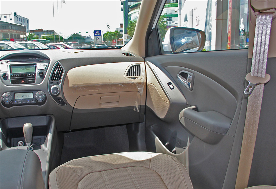 2012款北京现代ix35 2.4GLS自动两驱尊贵版