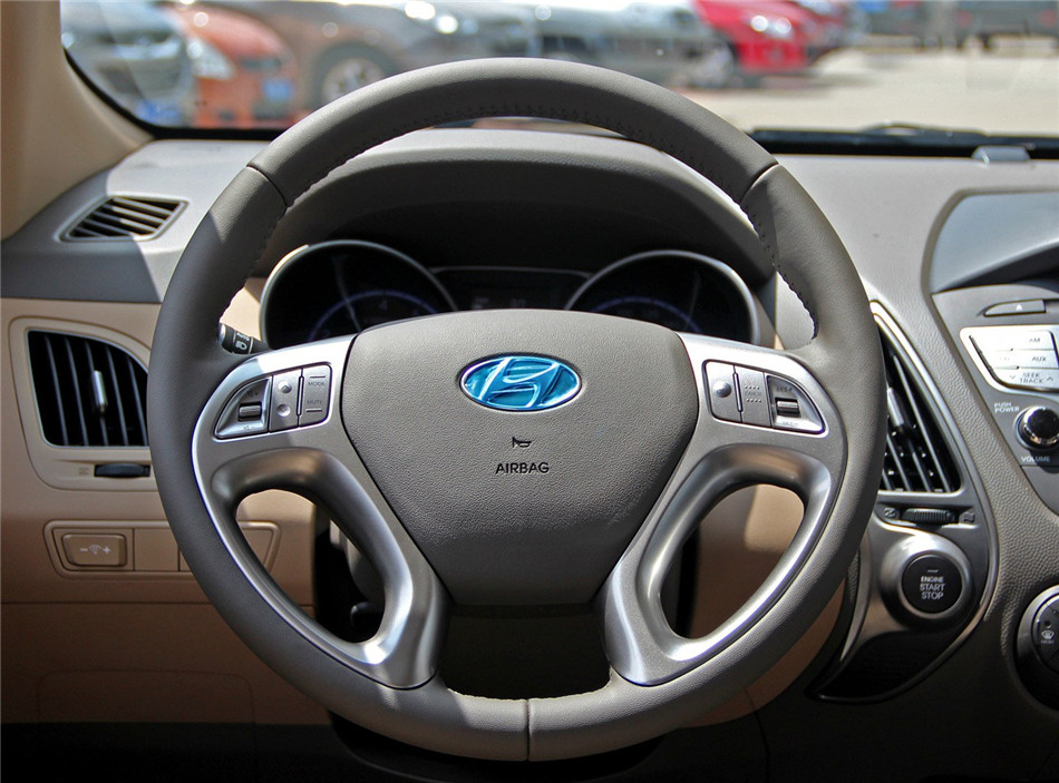 2012款北京现代ix35 2.4GLS自动两驱尊贵版