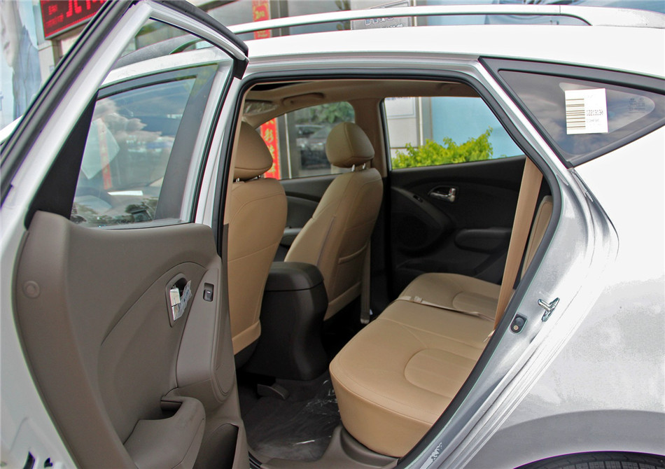 2012款北京现代ix35 2.4GLS自动两驱尊贵版