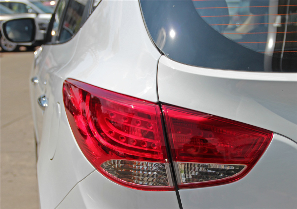 2012款北京现代ix35 2.4GLS自动两驱尊贵版