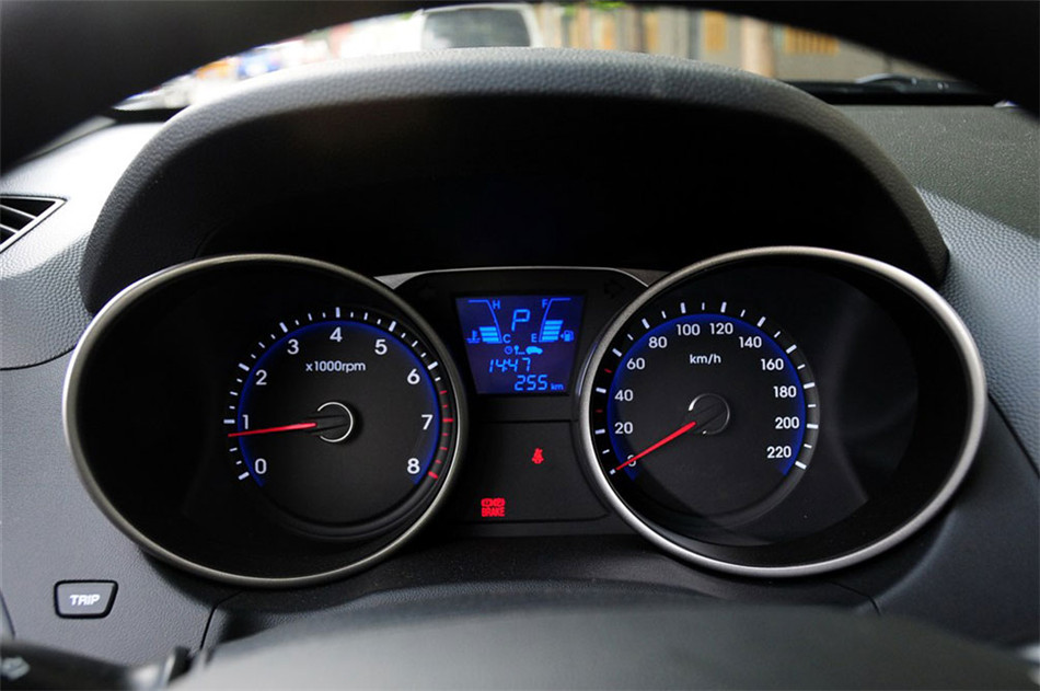 2012款北京现代ix35 2.0GL自动两驱新锐版