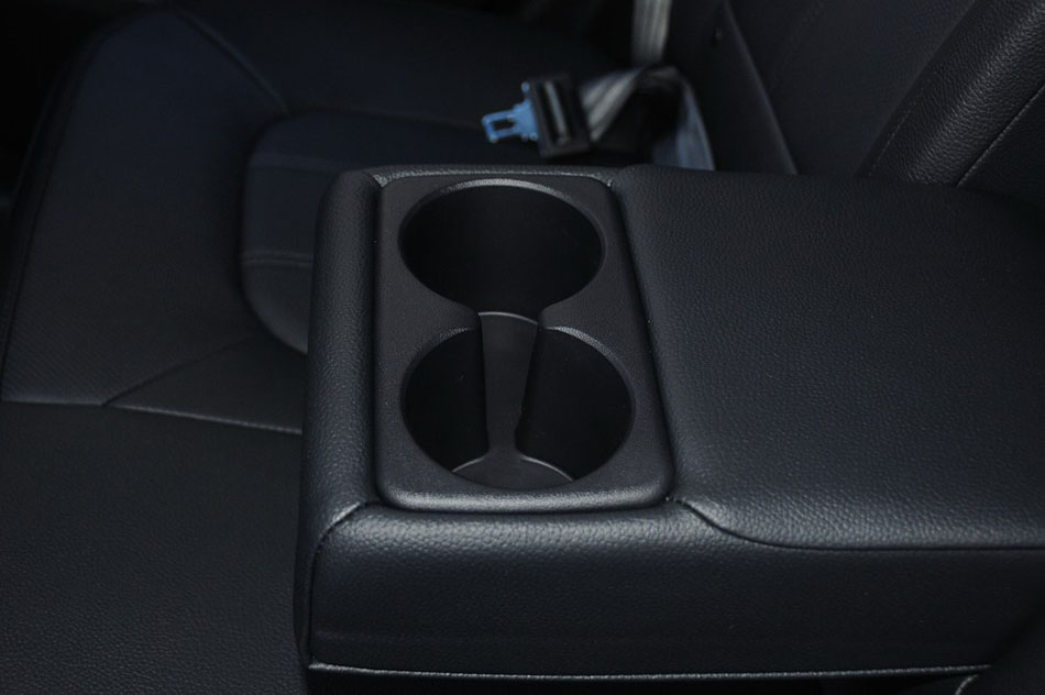 2015款 2.0L 自动两驱智能型 国V 座椅空间