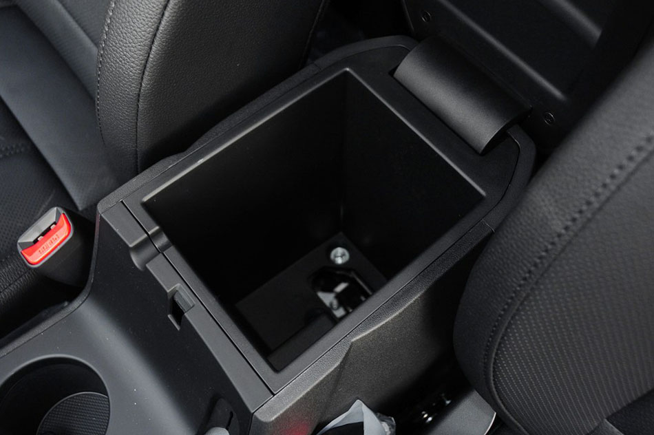 2015款 2.0L 自动两驱智能型 国V 座椅空间