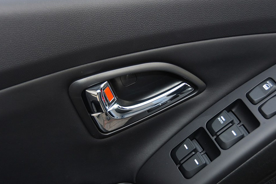 2015款 2.0L 自动两驱智能型 国V 座椅空间