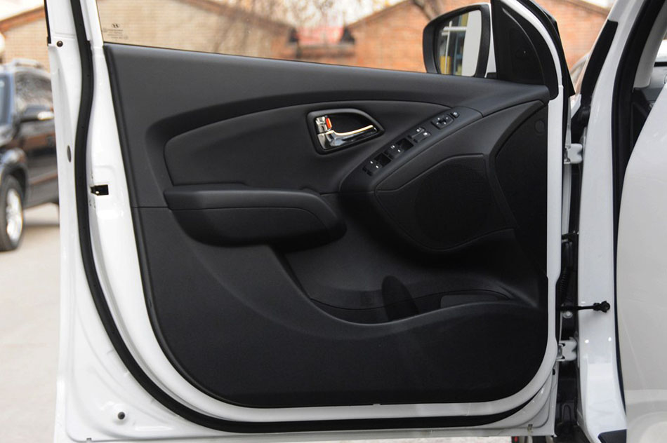 2015款 2.0L 自动两驱智能型 国V 座椅空间