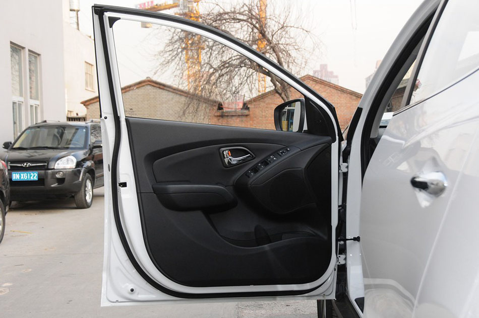 2015款 2.0L 自动两驱智能型 国V 座椅空间