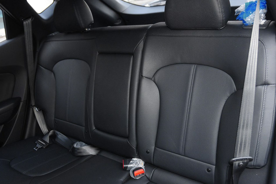 2015款 2.0L 自动两驱智能型 国V 座椅空间