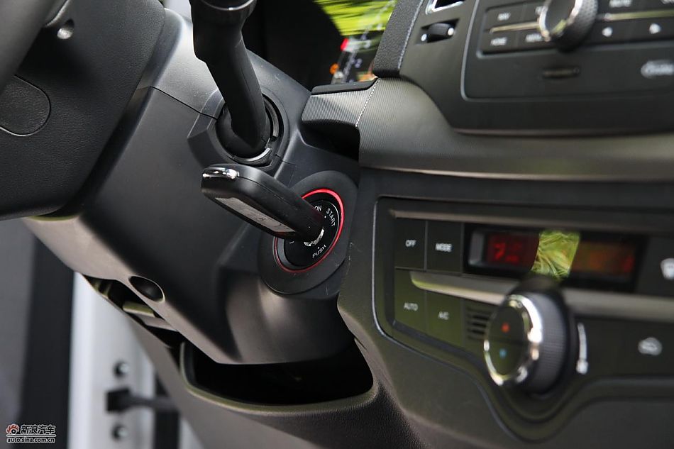 新浪汽车深圳试驾荣威350-内饰