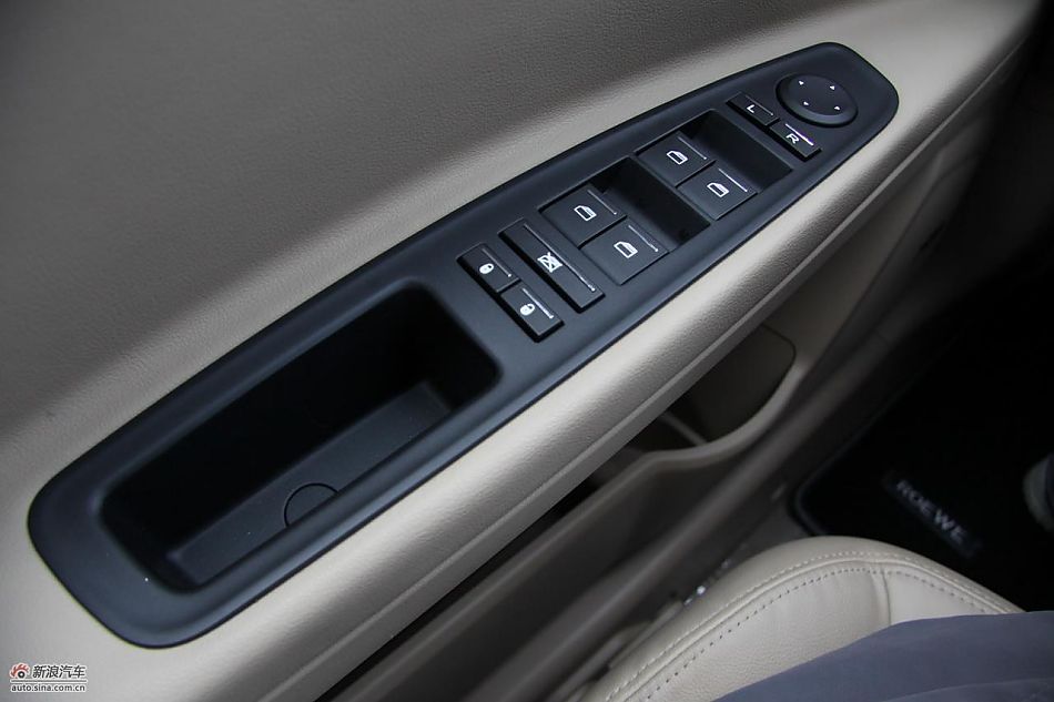 新浪汽车深圳试驾荣威350-内饰