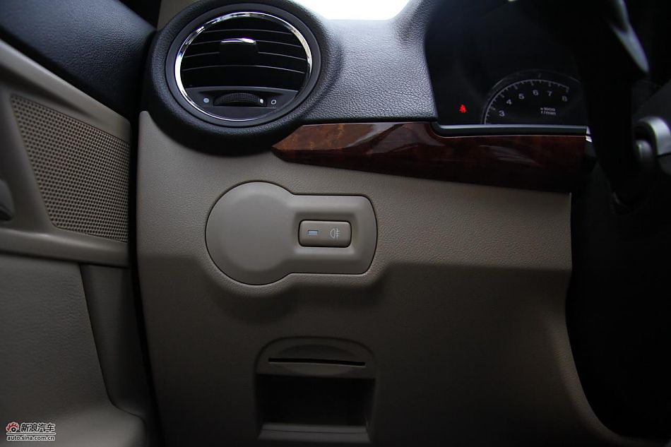 新浪汽车深圳试驾荣威350-内饰