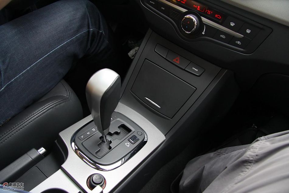 新浪汽车深圳试驾荣威350-内饰