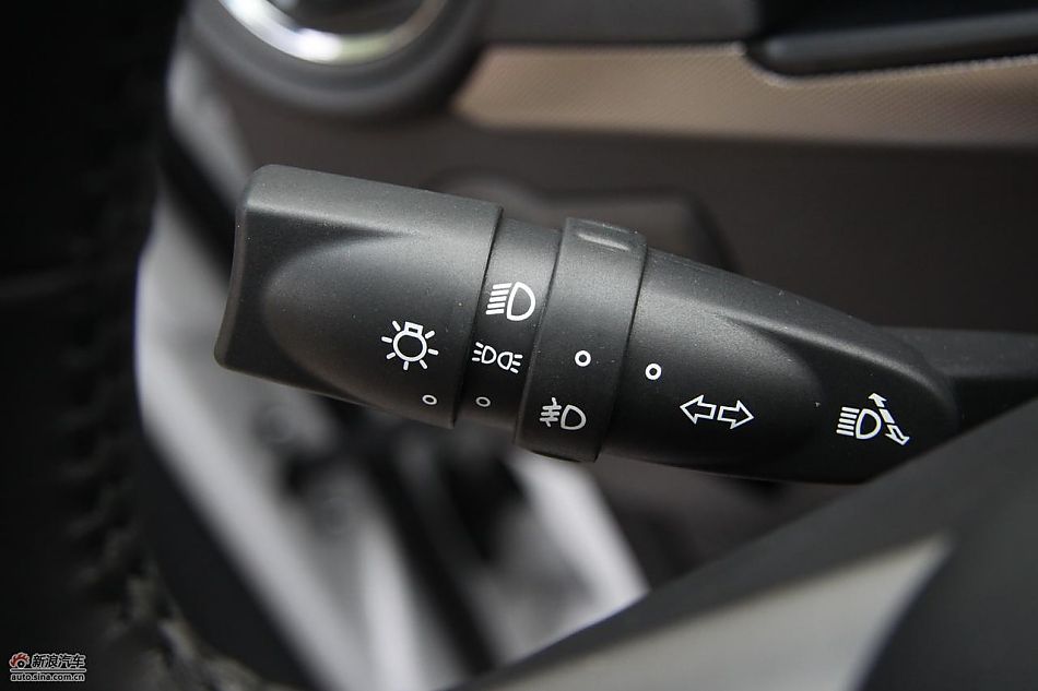 新浪汽车深圳试驾荣威350-内饰