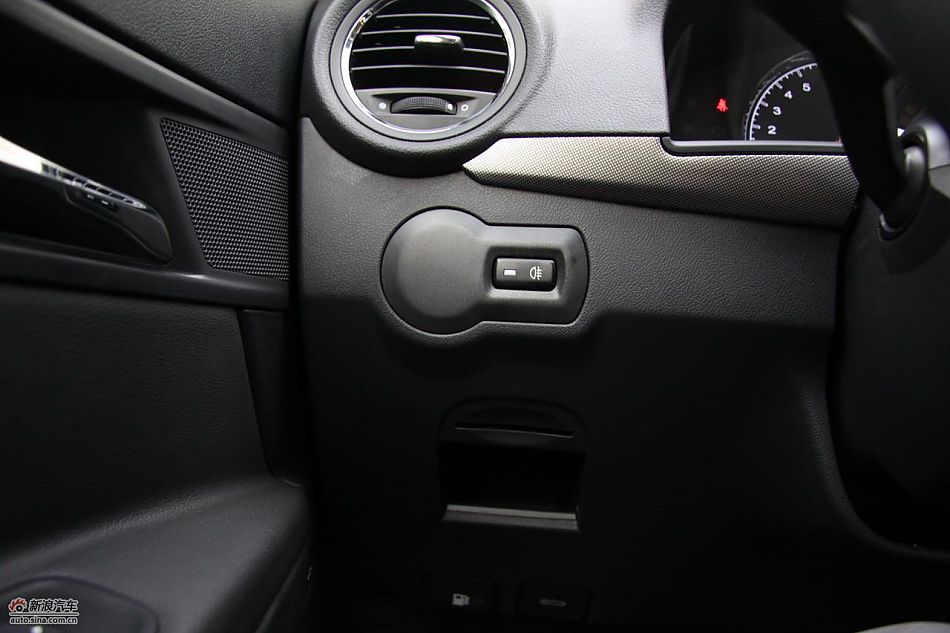新浪汽车深圳试驾荣威350-内饰