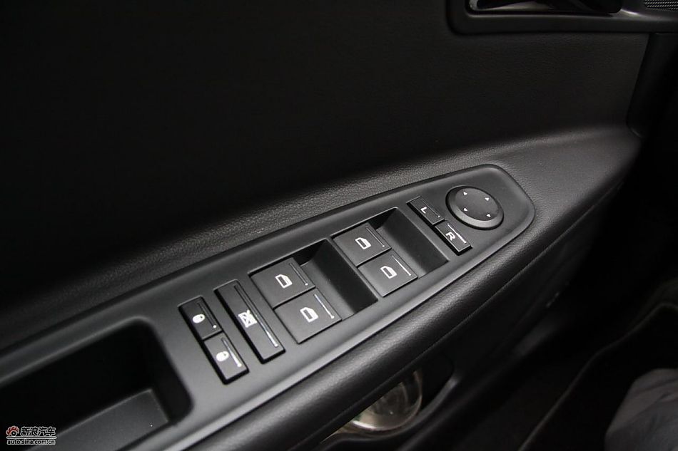 新浪汽车深圳试驾荣威350-内饰