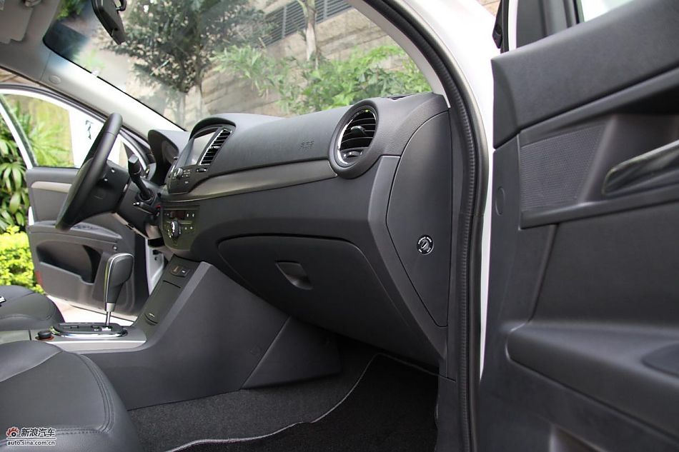 新浪汽车深圳试驾荣威350-内饰