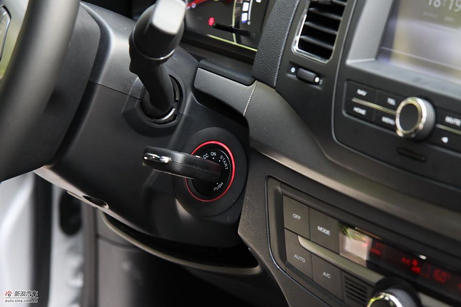 新浪汽车深圳试驾荣威350-内饰