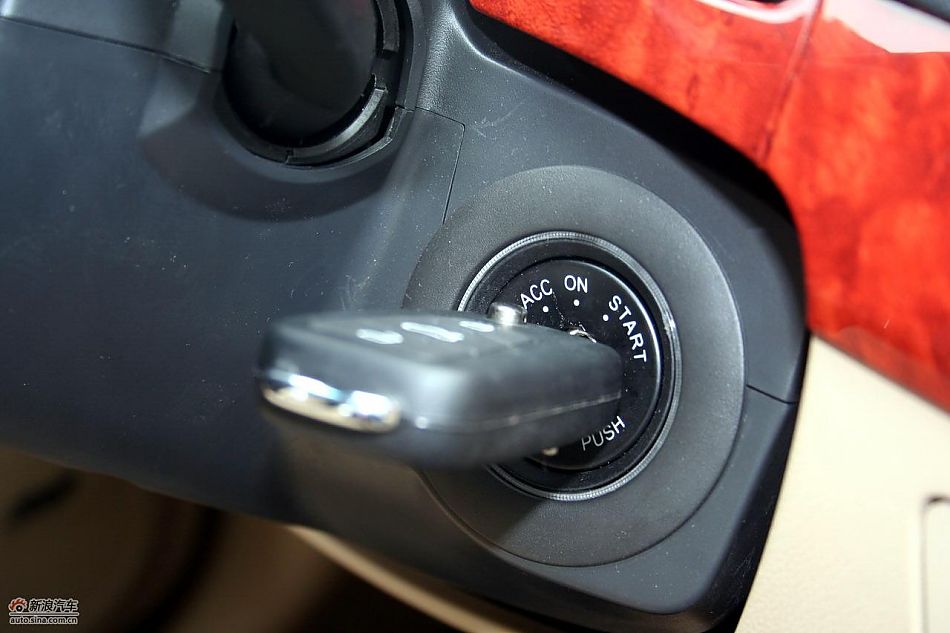 上海汽车荣威350内饰实拍