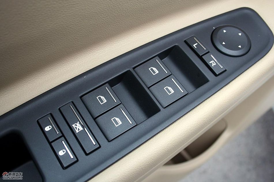 上海汽车荣威350内饰实拍