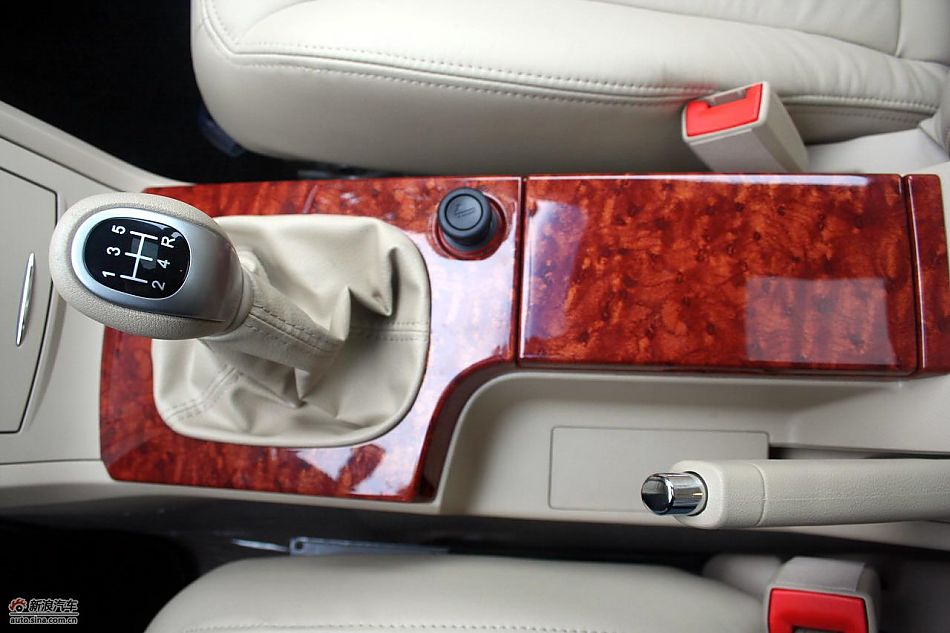 上海汽车荣威350内饰实拍