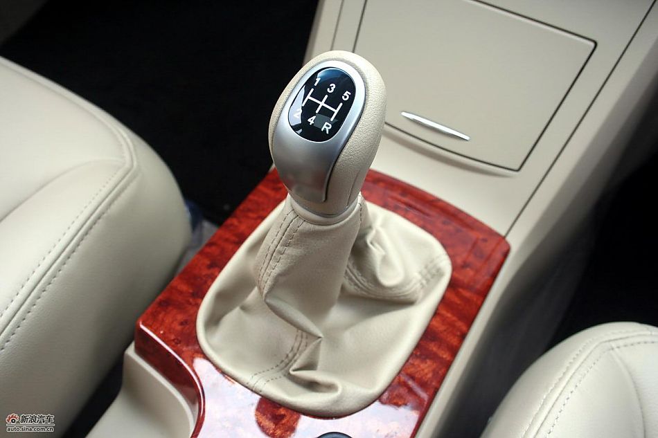上海汽车荣威350内饰实拍
