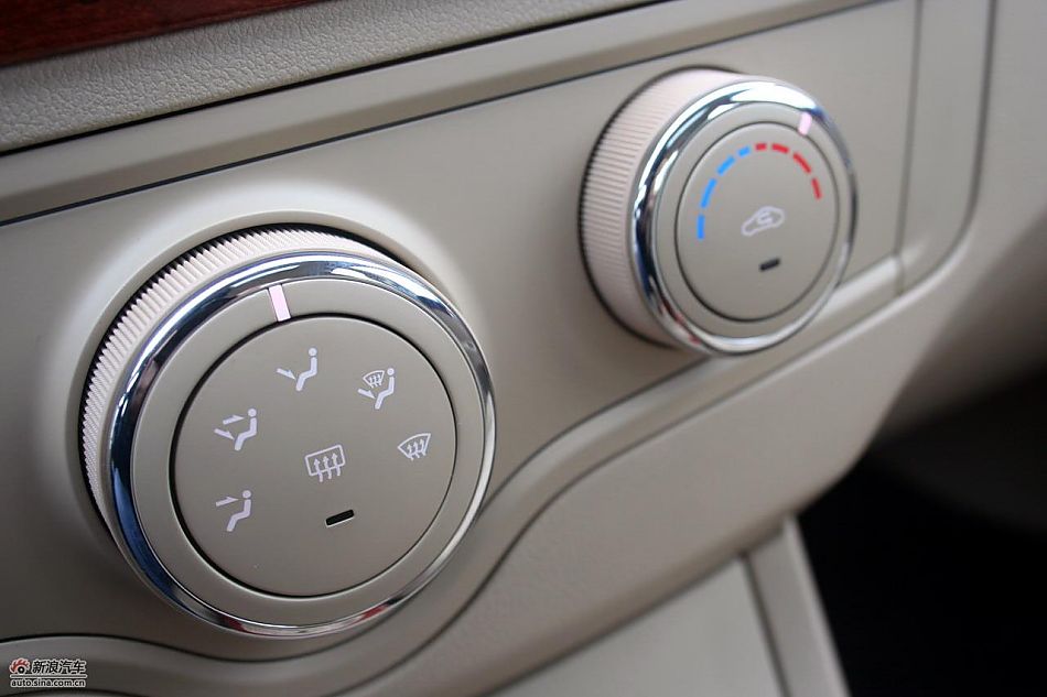 上海汽车荣威350内饰实拍