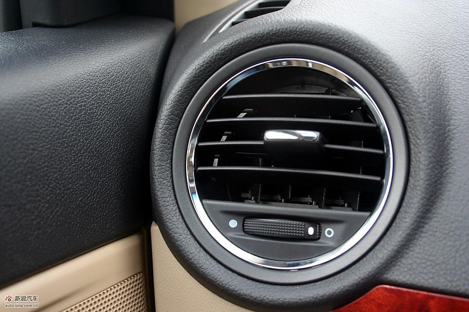 上海汽车荣威350内饰实拍