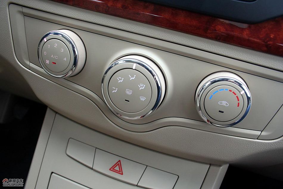 上海汽车荣威350内饰实拍
