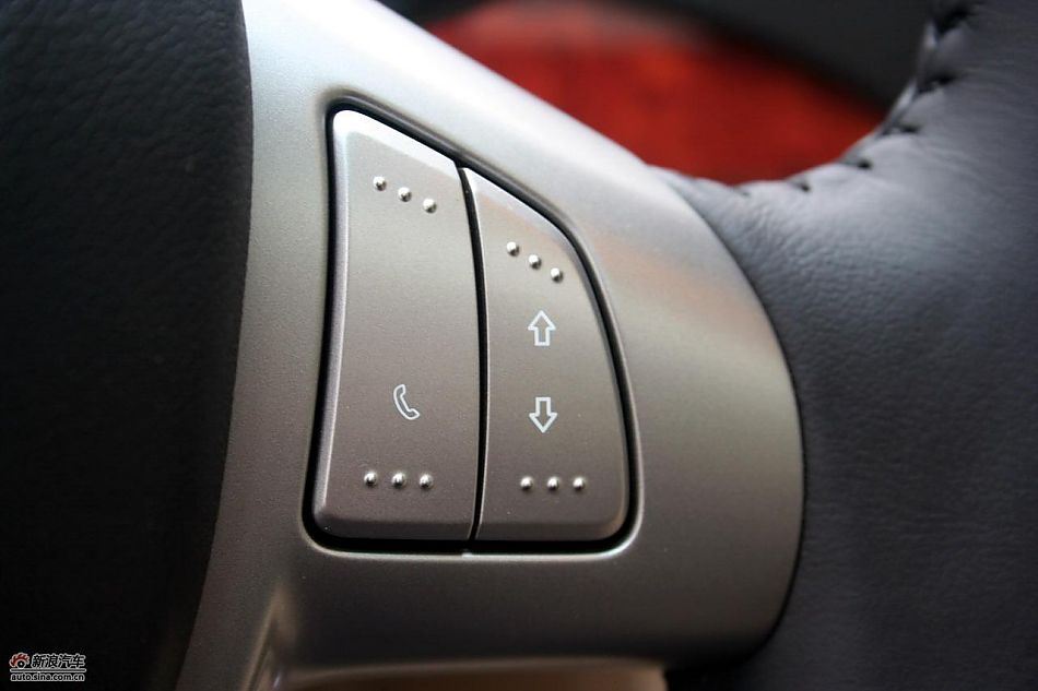 上海汽车荣威350内饰实拍