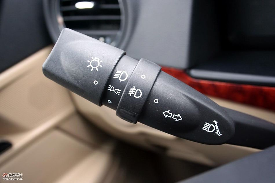 上海汽车荣威350内饰实拍