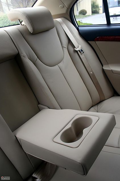 上海汽车荣威350内饰实拍