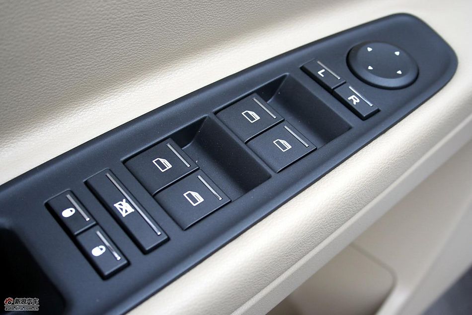 上海汽车荣威350内饰实拍