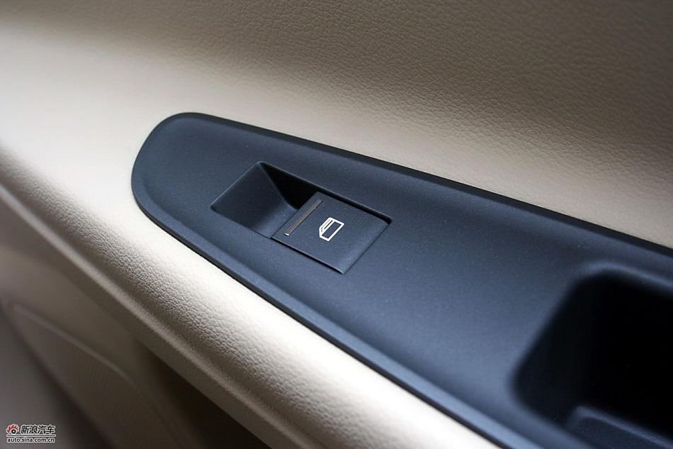 上海汽车荣威350内饰实拍