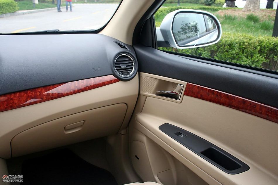 上海汽车荣威350内饰实拍