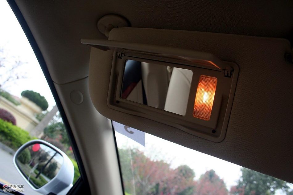 上海汽车荣威350内饰实拍