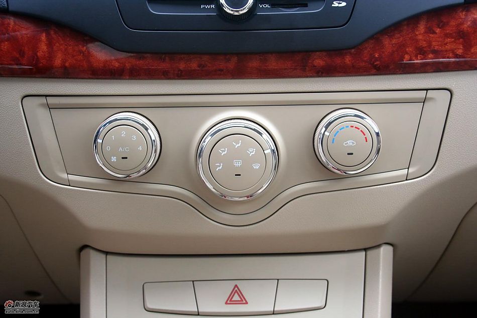 上海汽车荣威350内饰实拍