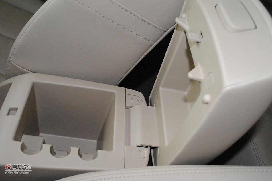 2010款荣威350 1.5L自动讯豪版