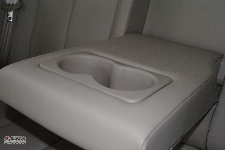 2010款荣威350 1.5L自动讯豪版