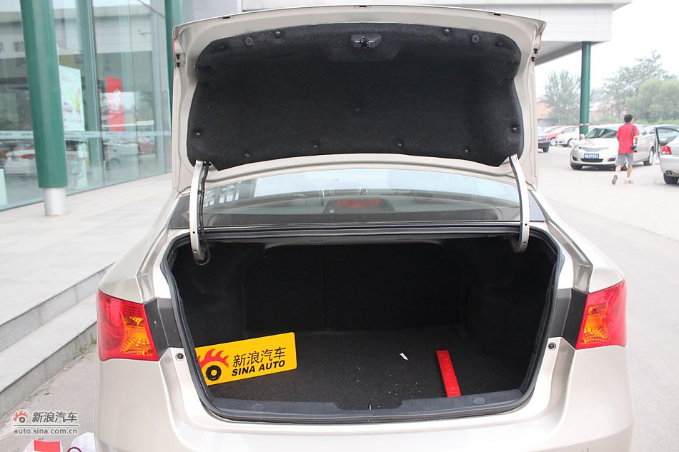 发动机、底盘悬挂及后备箱