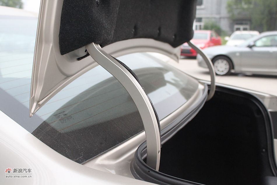 发动机、底盘悬挂及后备箱