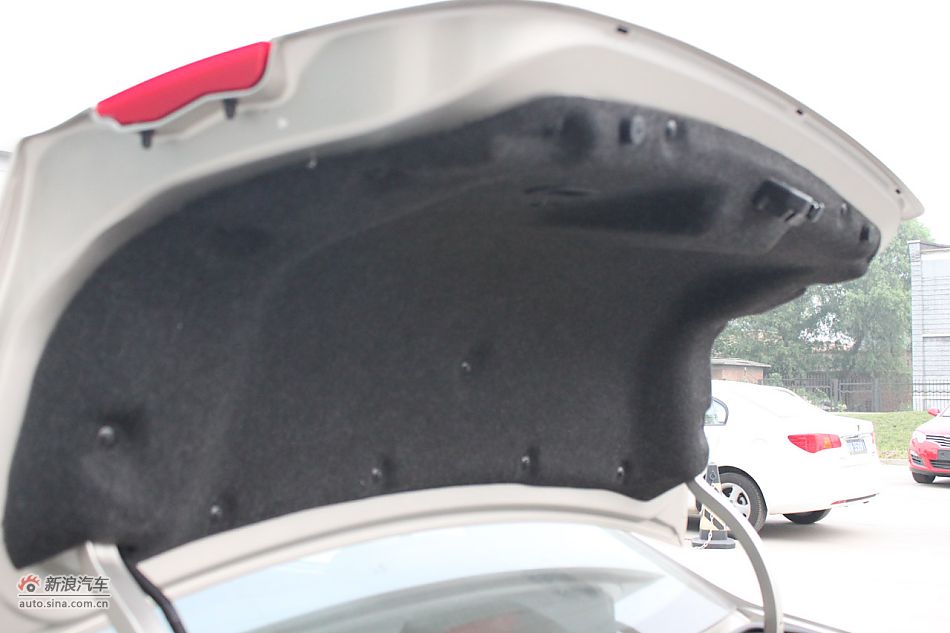 发动机、底盘悬挂及后备箱