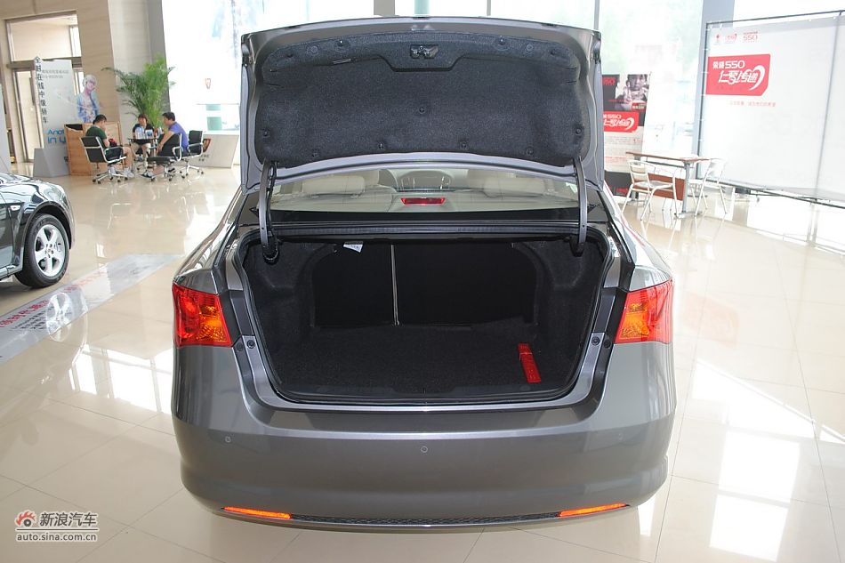 发动机、底盘悬挂及后备箱